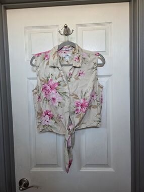 VTG. Bill Blass floral 100% silk button up tie front vest/tank Resortwear Size L